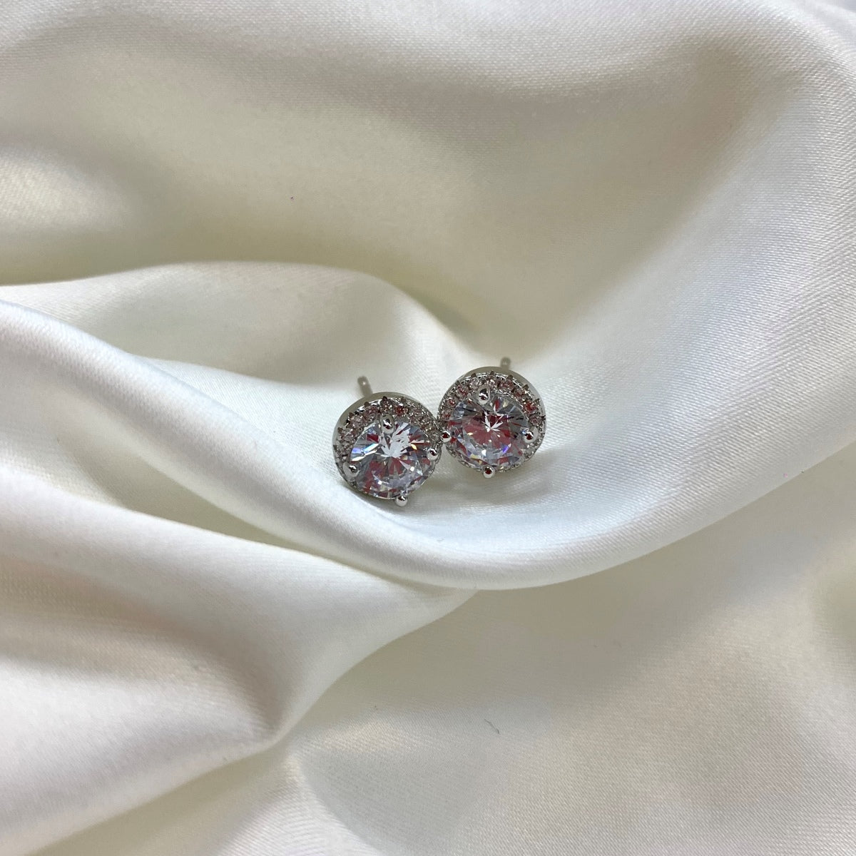 [Bloom]Classic Princess Round Shape Earrings