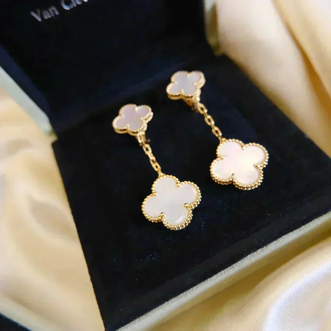 [Bloom]CLOVER 2 MOTIF WHITE MOP EARRINGS