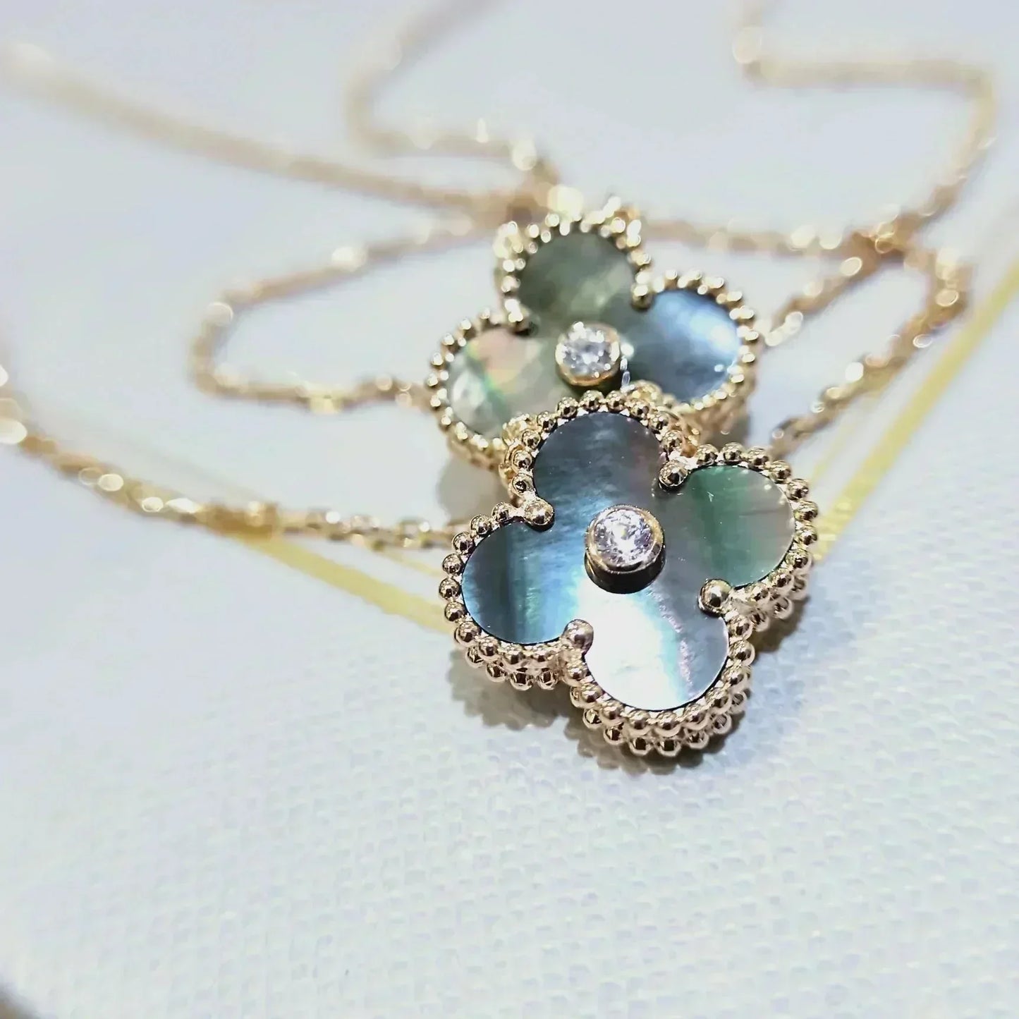 [Bloom]CLOVER 15MM DIAMOND AND MOTHER-OF-GREY NECKLACE