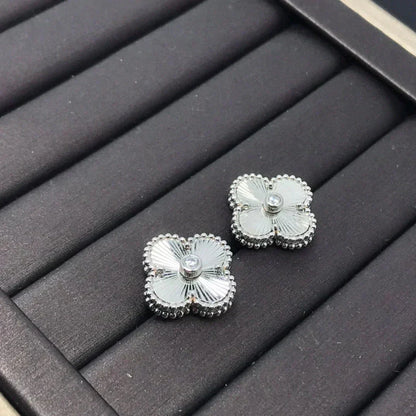 [Bloom]CLOVER MINI 9.5MM LASER EARRINGS