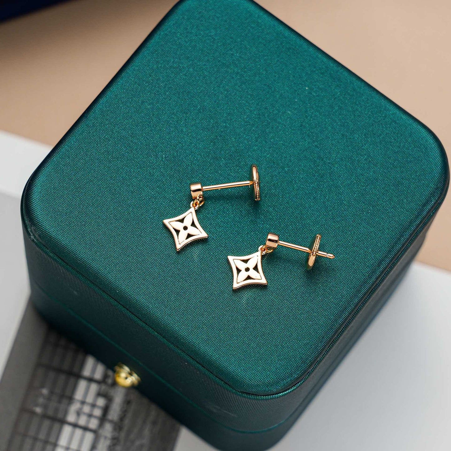 [Bloom]STAR EARRINGS GOLD