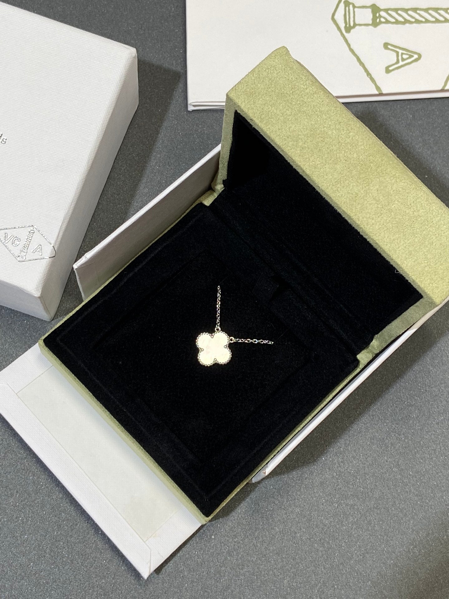 [Bloom]CLOVER MEDIUM SILVER WHITE MOP NECKLACE