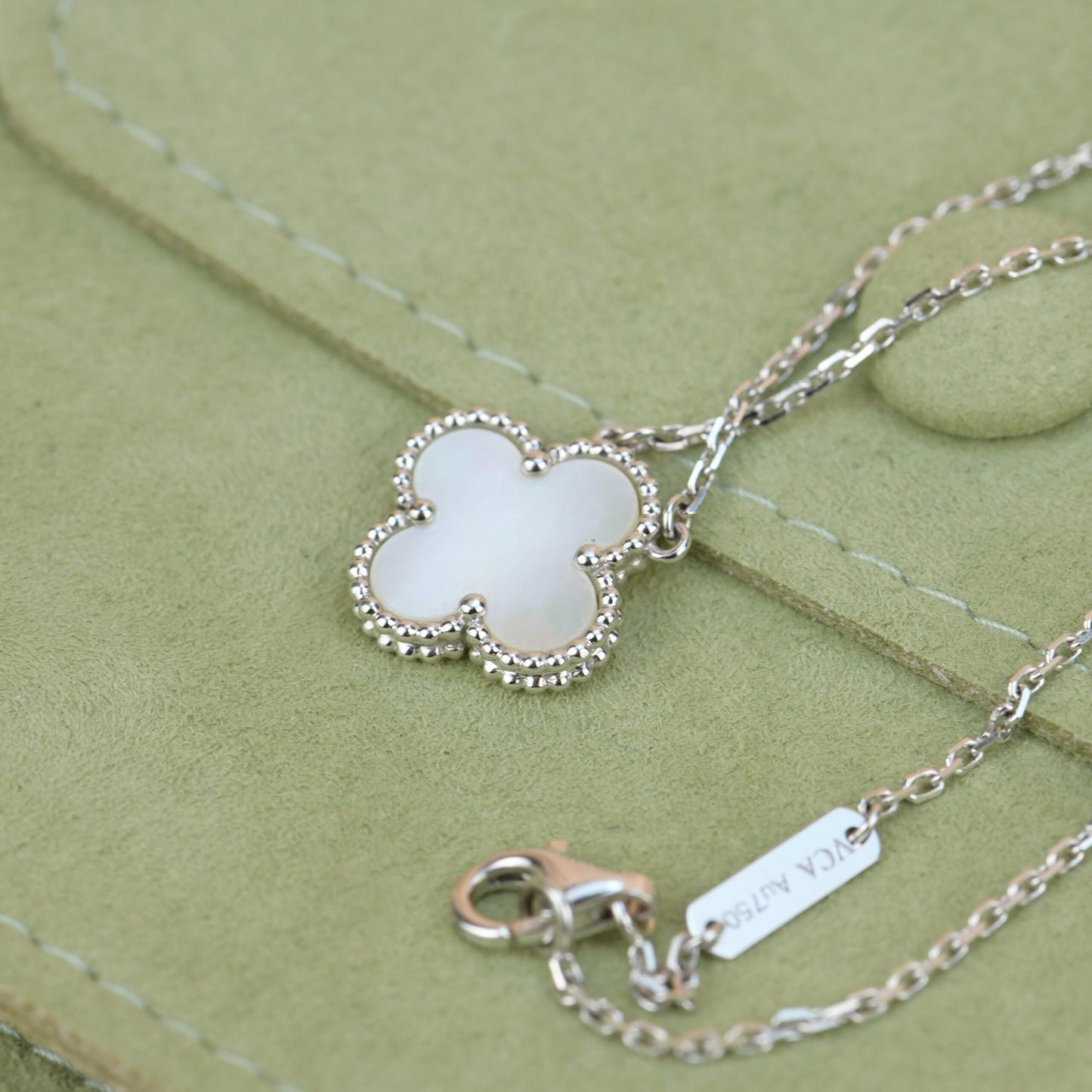 [Bloom]CLOVER  15MM WHITE MOTHER-OF-PEARL SILVER